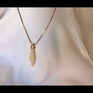 Monet vintage shell necklace